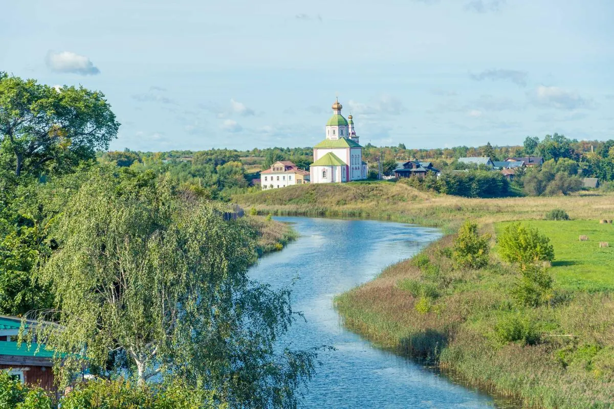 Sông Kamenka uốn quanh Suzdal