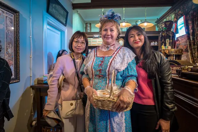 Trang phục truyền thống ở xưởng pastila